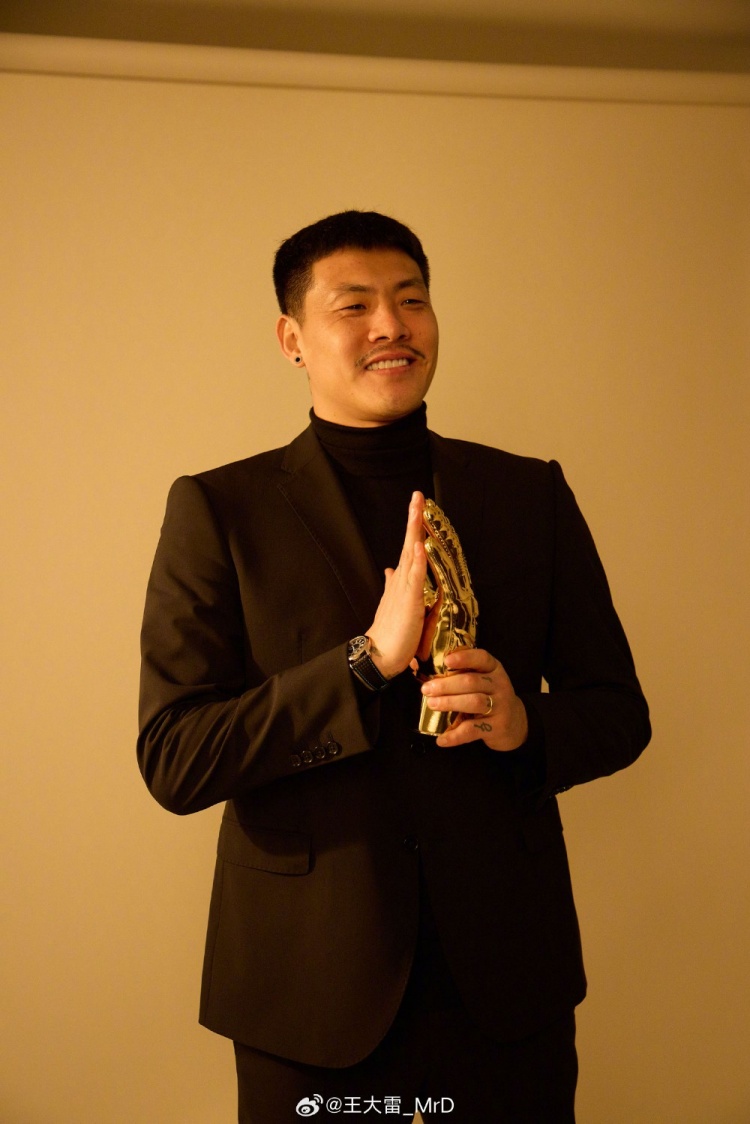  獲中國足球金手套獎，王大雷發(fā)文：既是榮譽也是鞭策自己的動力