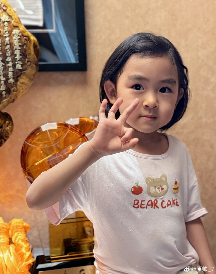  三分大賽三冠王！原帥曬三冠獎(jiǎng)杯：完成了女兒給安排的任務(wù)！
