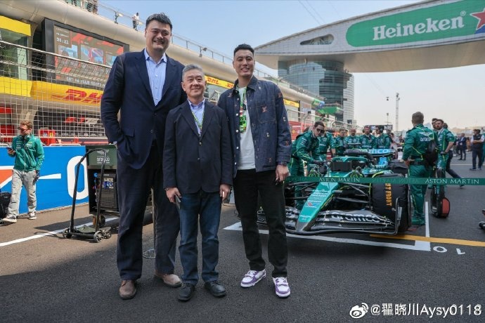  聯(lián)動(dòng)F1！翟曉川曬與姚明、阿隆索、范志毅、周冠宇等的合照