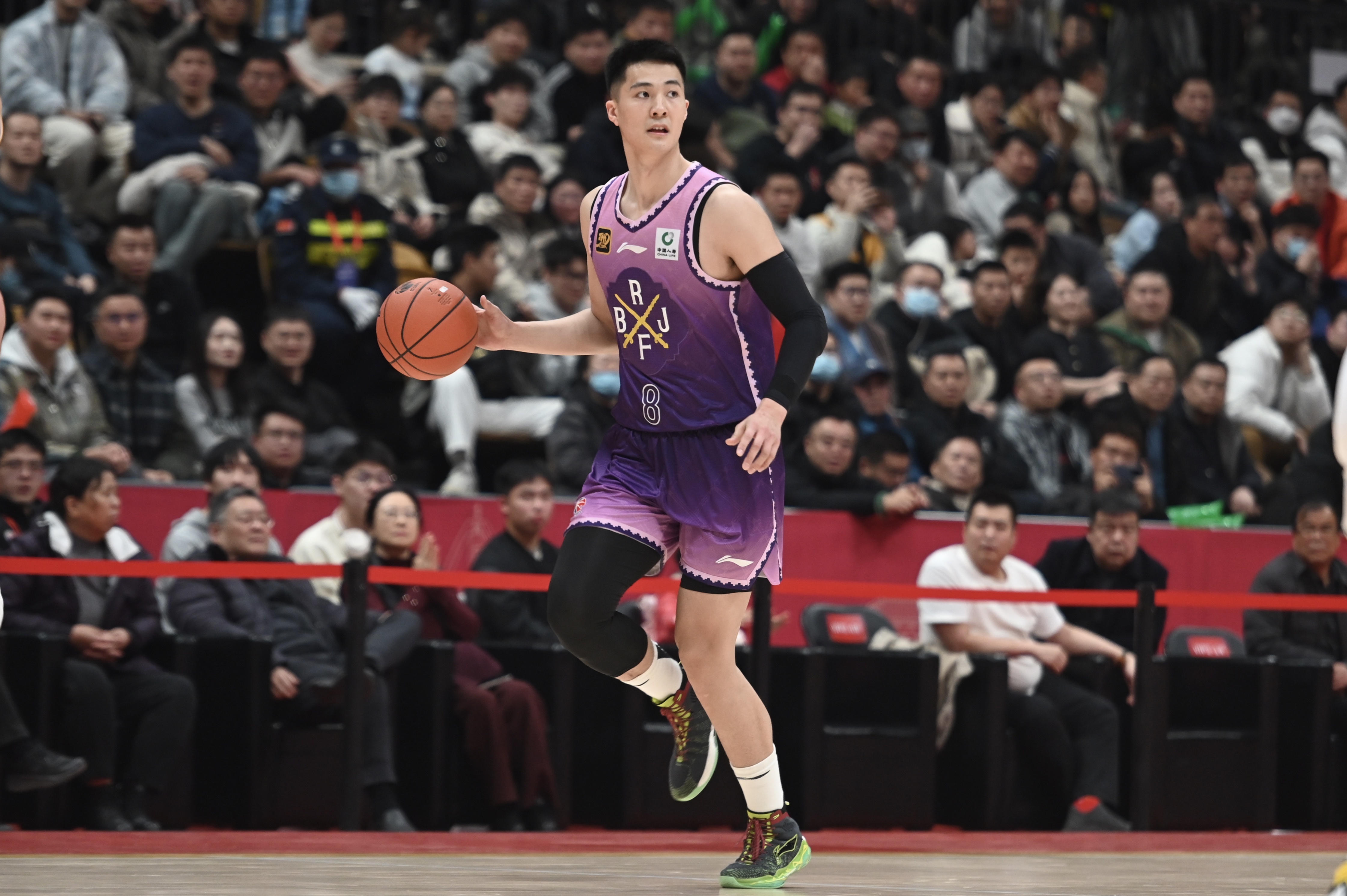  打得不錯！朱松瑋半場6中3&三分2中1拿7分&搶下7個(gè)籃板